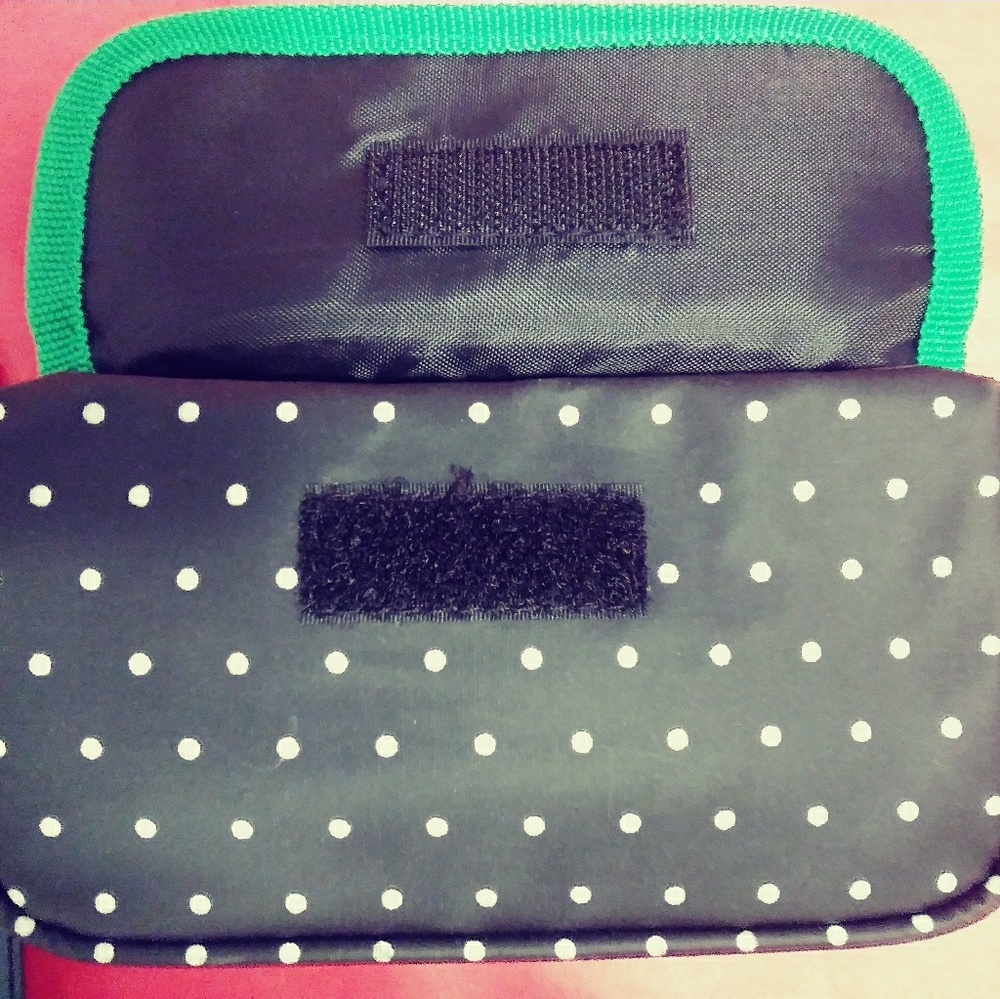 Essentials Case - Picture 5 of 8